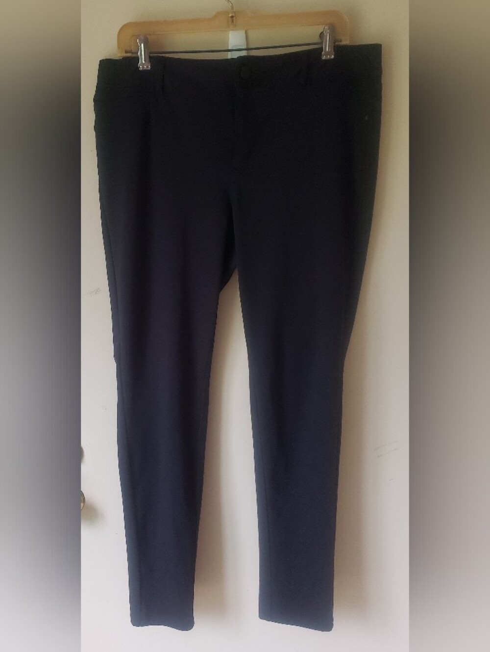 Simply Vera by Vera Wang "Skinny" Mid-rise Long Pants, Black, Size L, NWOT